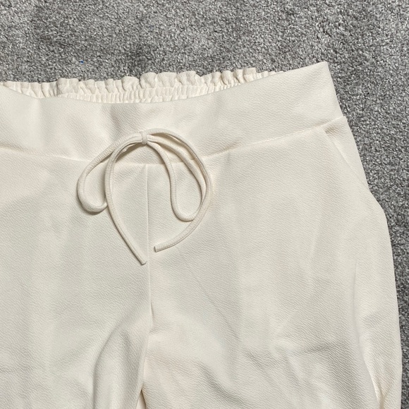 Ivory Smocked Drawstring High-Waist Capris, L - Picture 7 of 7